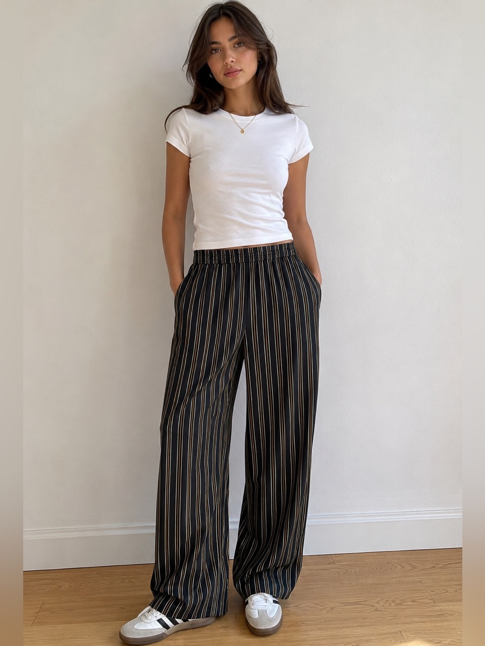Lysse Microfiber Wrinkle Free Elastic Waist Black Wide Leg Pants. Size Small.